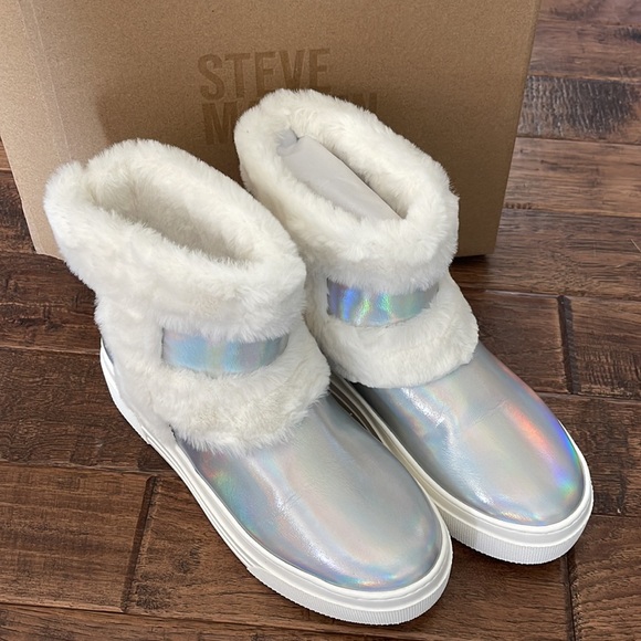 Steve Madden Girls JBuunny Faux Fur Boots in Silver size 5 - Picture 7 of 8
